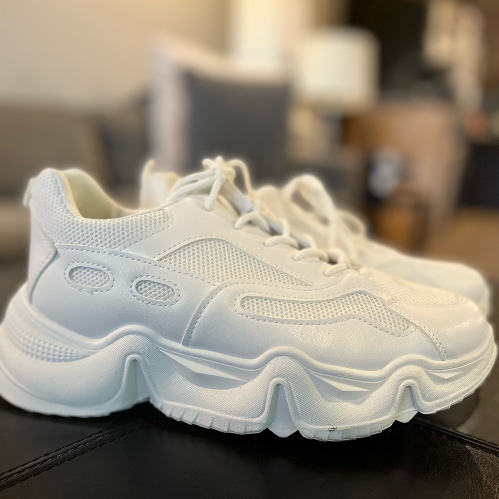 Missguided chunky white sneakers / tennis shoes. Super trendy dad shoes
